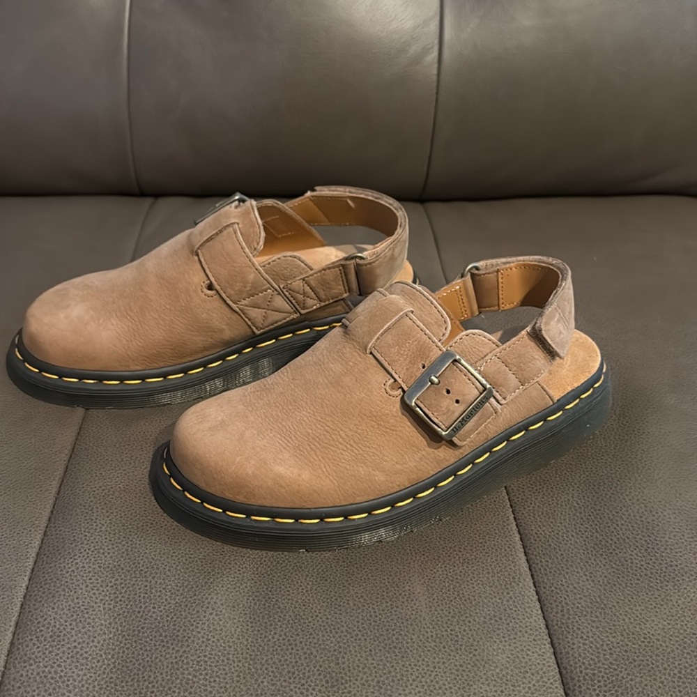 Dr. Martens clogs. - Picture 3 of 4